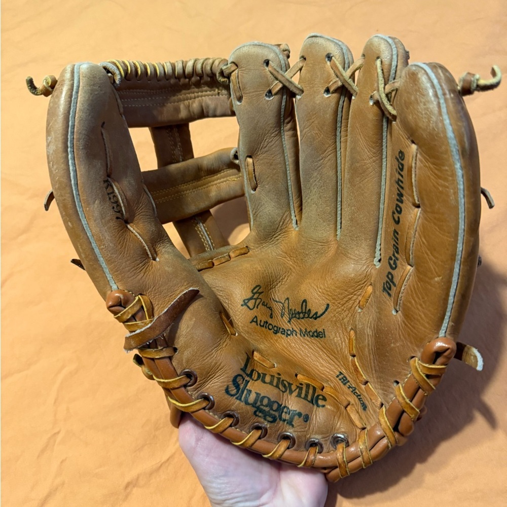 Louisville Slugger Brown Baseball Glove